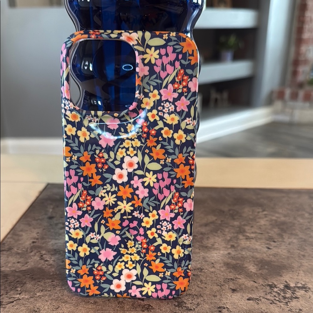 Casely 14 pro max Floral Pattern Phone Case - Multicolor